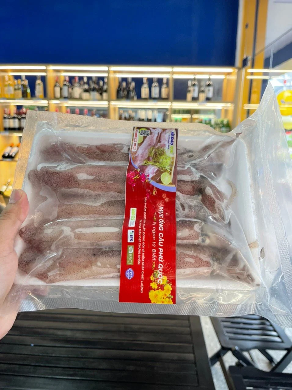 Mực ống câu mi nơ